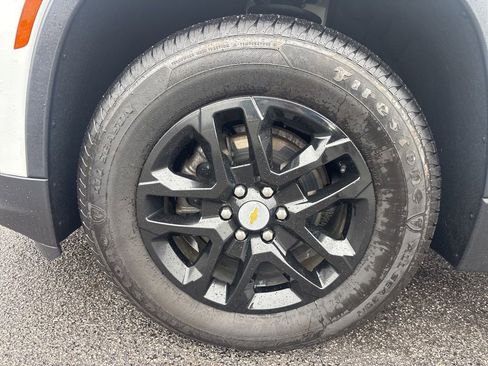 Used 2023 Chevrolet Traverse LS image 25