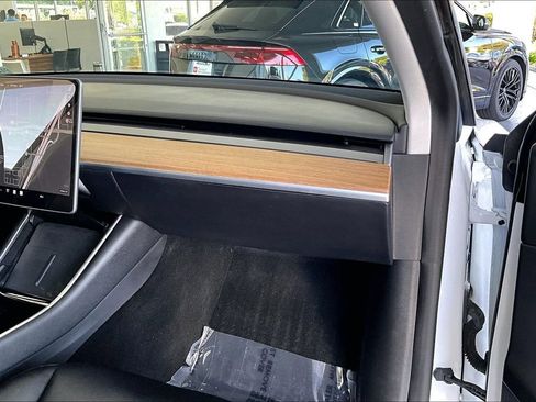 Used 2021 Tesla Model Y Long Range image 26