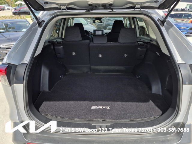 Used 2019 Toyota RAV4 LE FWD image 8