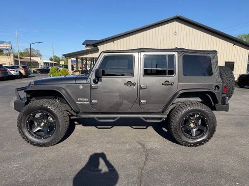 Used 2018 Jeep Wrangler Unlimited Sport AWD/4WD image 2