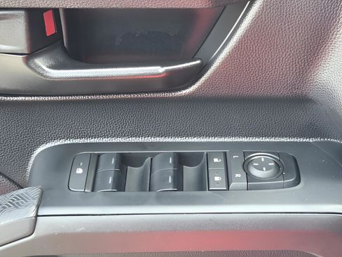 Certified 2025 Toyota Tacoma SR image 28