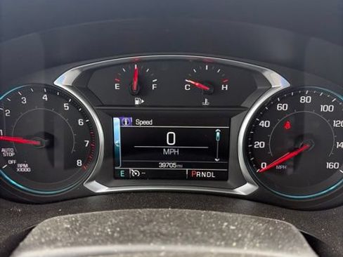 Used 2018 Chevrolet Malibu LT w/ Leather Package FWD image 2