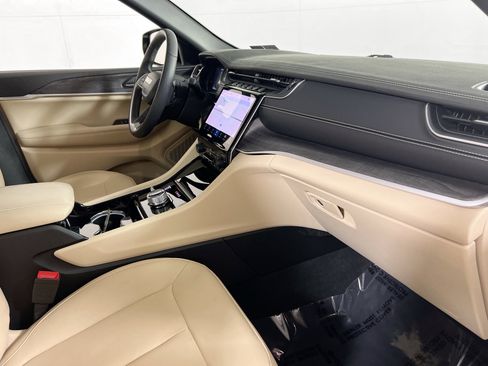 Used 2023 Jeep Grand Cherokee Limited image 28