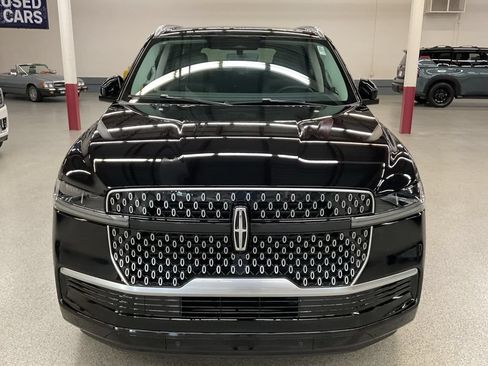 New 2027 Lincoln Navigator Reserve AWD/4WD image 2