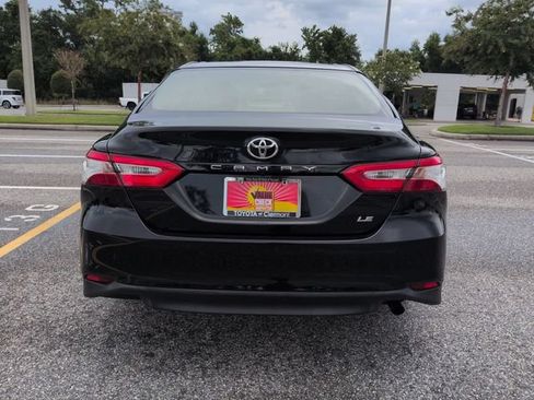 Used 2018 Toyota Camry LE FWD image 5