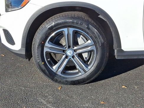 Used 2016 Mercedes-Benz GLC 300 w/ Premium Package image 8