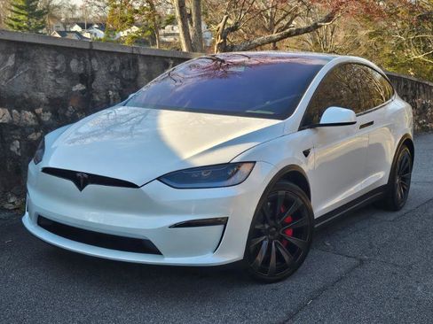 Used 2024 Tesla Model X Plaid image 2