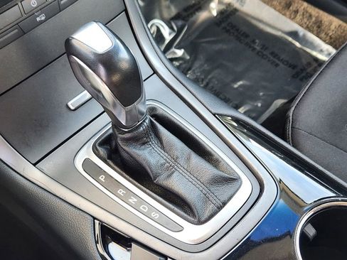 Used 2018 Ford Edge SE image 11