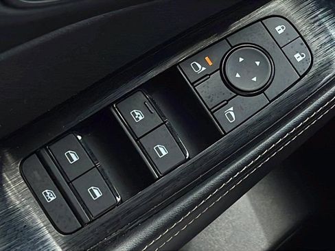 Used 2024 Nissan Rogue SV AWD/4WD image 17