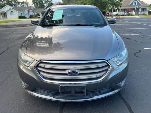 Used 2013 Ford Taurus SEL image 3