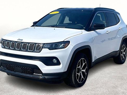 Used 2025 Jeep Compass Limited image 14