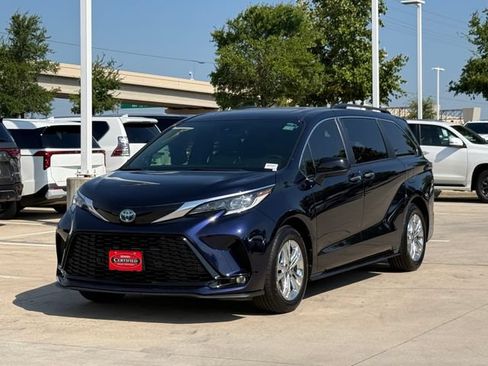 Used 2022 Toyota Sienna XSE w/ XSE Plus Package AWD/4WD image 8
