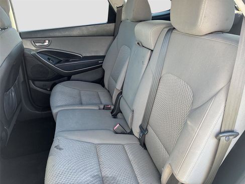 Used 2016 Hyundai Santa Fe SE image 25