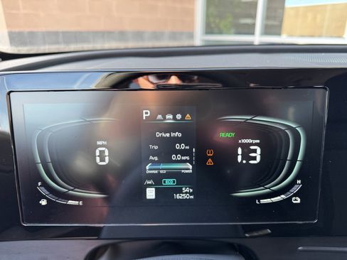 Used 2023 Kia Sportage LX image 18