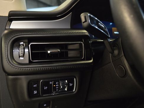 Used 2023 Lincoln Nautilus AWD w/ Premium Package image 16