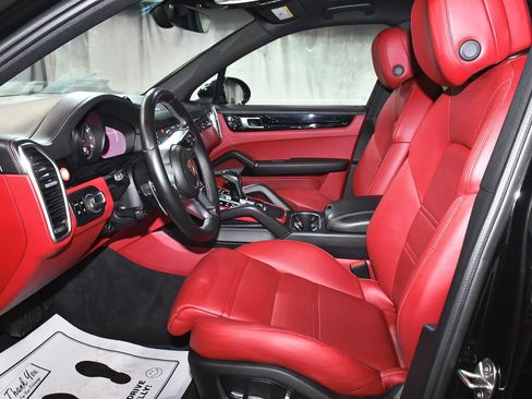 Used 2021 Porsche Cayenne image 42