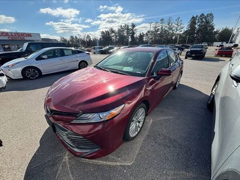 Used 2020 Toyota Camry XLE image 2