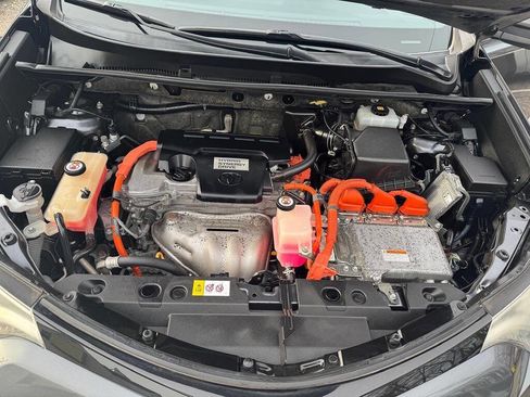 Used 2018 Toyota RAV4 SE image 14