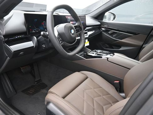 Certified 2025 BMW 530i 530i w/ Premium Package image 11