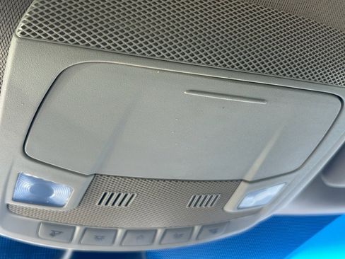 Used 2019 Ford Edge SE image 18