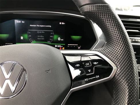 Used 2022 Volkswagen Tiguan SE R-Line image 18
