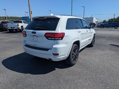 Used 2019 Jeep Grand Cherokee Altitude AWD/4WD image 7