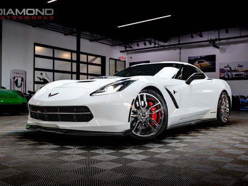 Used 2019 Chevrolet Corvette Stingray Coupe RWD image 1