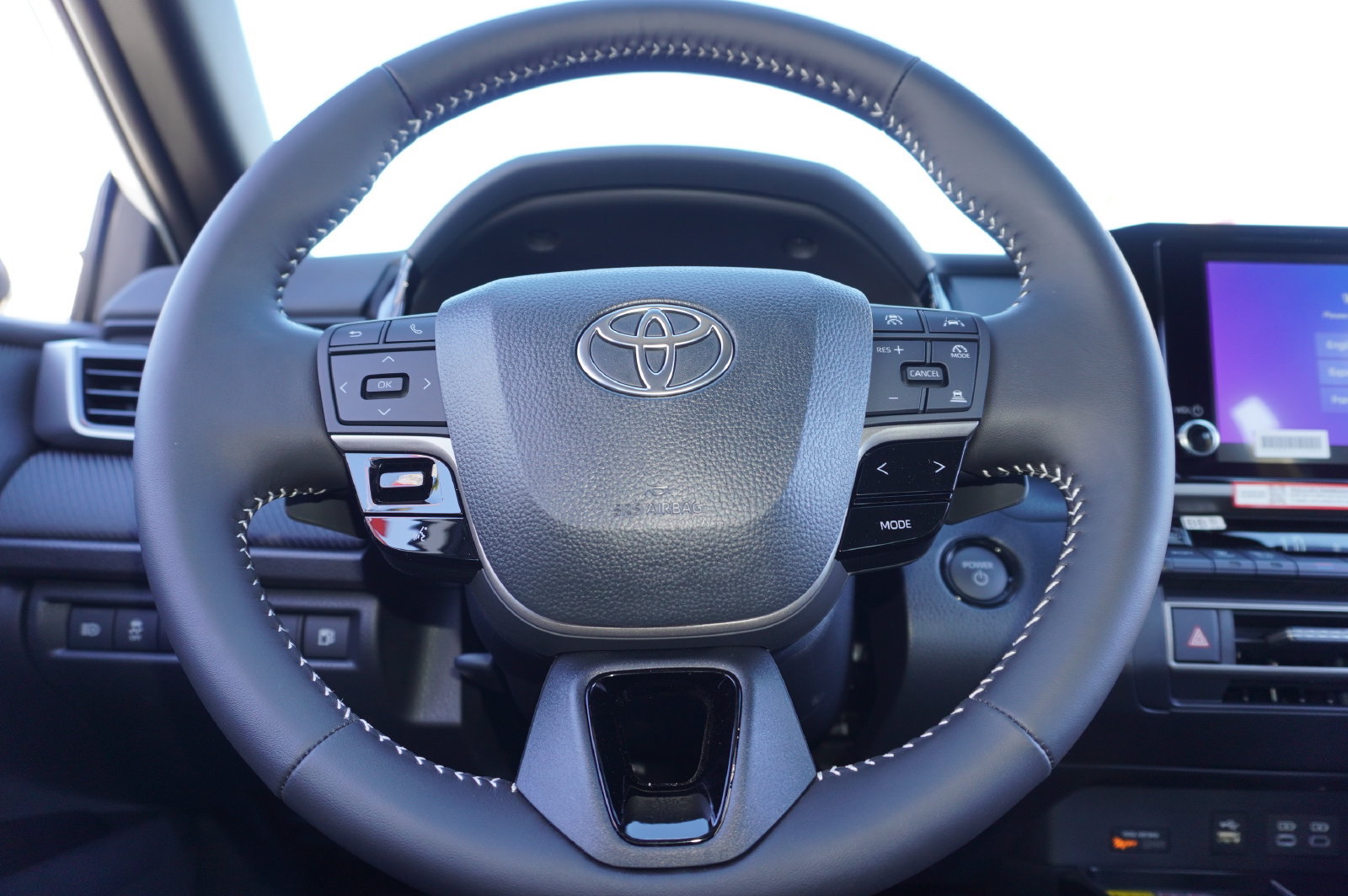 Used 2026 Toyota Camry Hybrid w/ Convenience Package FWD image 18