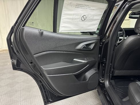New 2026 Chevrolet Trax LT w/ LPO, Blackout Package image 16