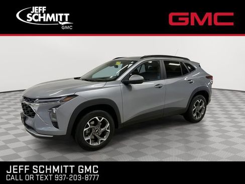 Certified 2025 Chevrolet Trax LT w/ LT Convenience Package FWD image 6