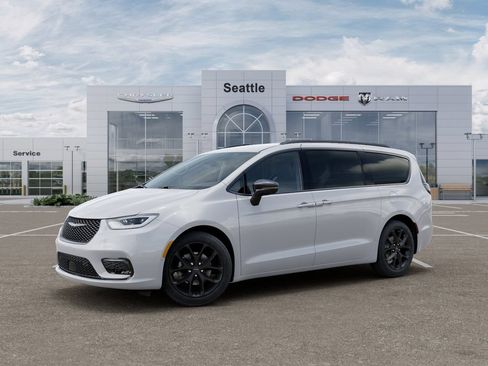 New 2026 Chrysler Pacifica Select w/ S Appearance Package FWD image 3