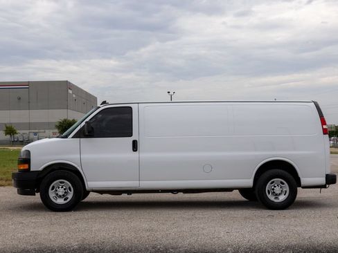 Used 2020 Chevrolet Express 3500 Extended w/ Driver Convenience Package RWD image 4