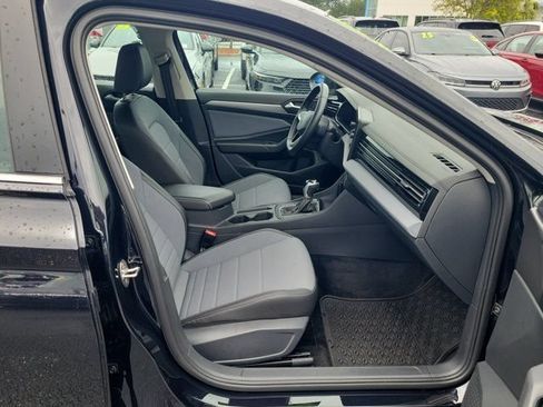 Used 2025 Volkswagen Jetta SE FWD image 7