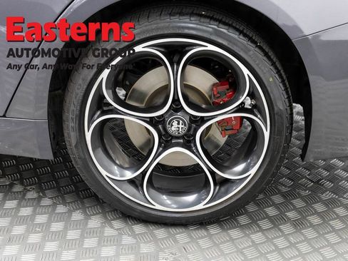 Used 2024 Alfa Romeo Giulia Veloce AWD/4WD image 32