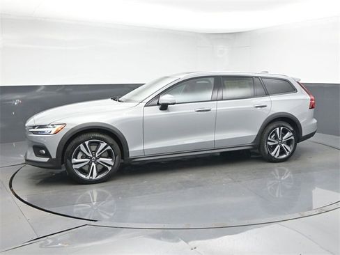New 2026 Volvo V60 B5 Cross Country Plus w/ Protection Package Premier image 4