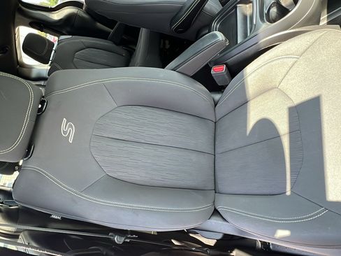 Used 2019 Chrysler Pacifica Touring Plus FWD image 19