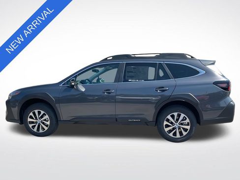 Used 2025 Subaru Outback Premium AWD/4WD image 6