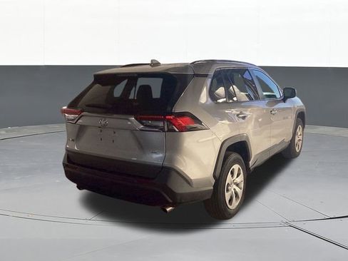 Used 2021 Toyota RAV4 LE image 4