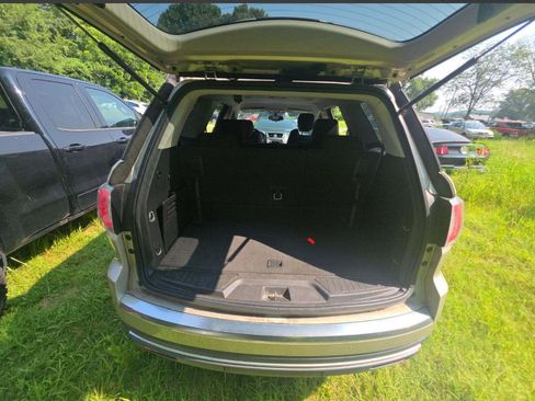 Used 2016 GMC Acadia SLE FWD image 4