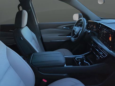 Used 2026 Chevrolet Traverse LT image 30