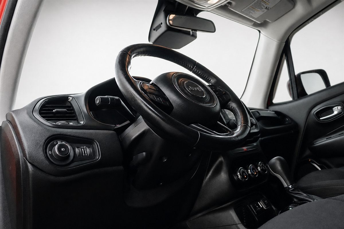 Used 2017 Jeep Renegade Altitude FWD image 27