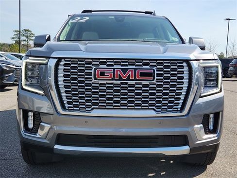 Used 2022 GMC Yukon XL Denali image 3