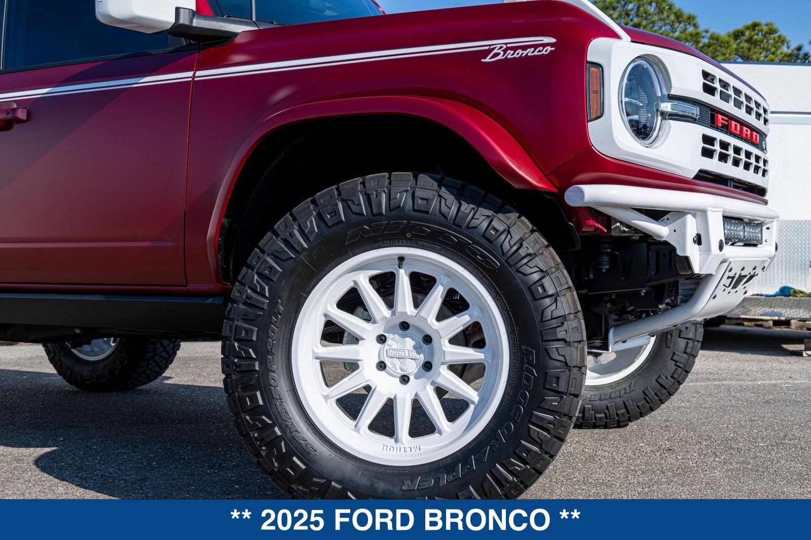 Used 2025 Ford Bronco Heritage Edition AWD/4WD image 5