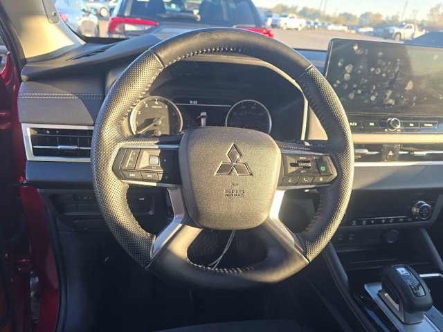 Used 2025 Mitsubishi Outlander SE AWD/4WD image 16