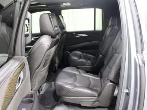 Used 2019 Cadillac Escalade ESV Platinum image 22