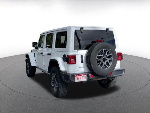 Used 2025 Jeep Wrangler Sahara image 11