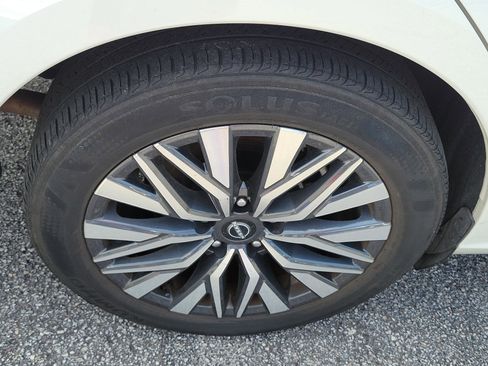Used 2025 Nissan Altima 2.5 SV FWD image 7