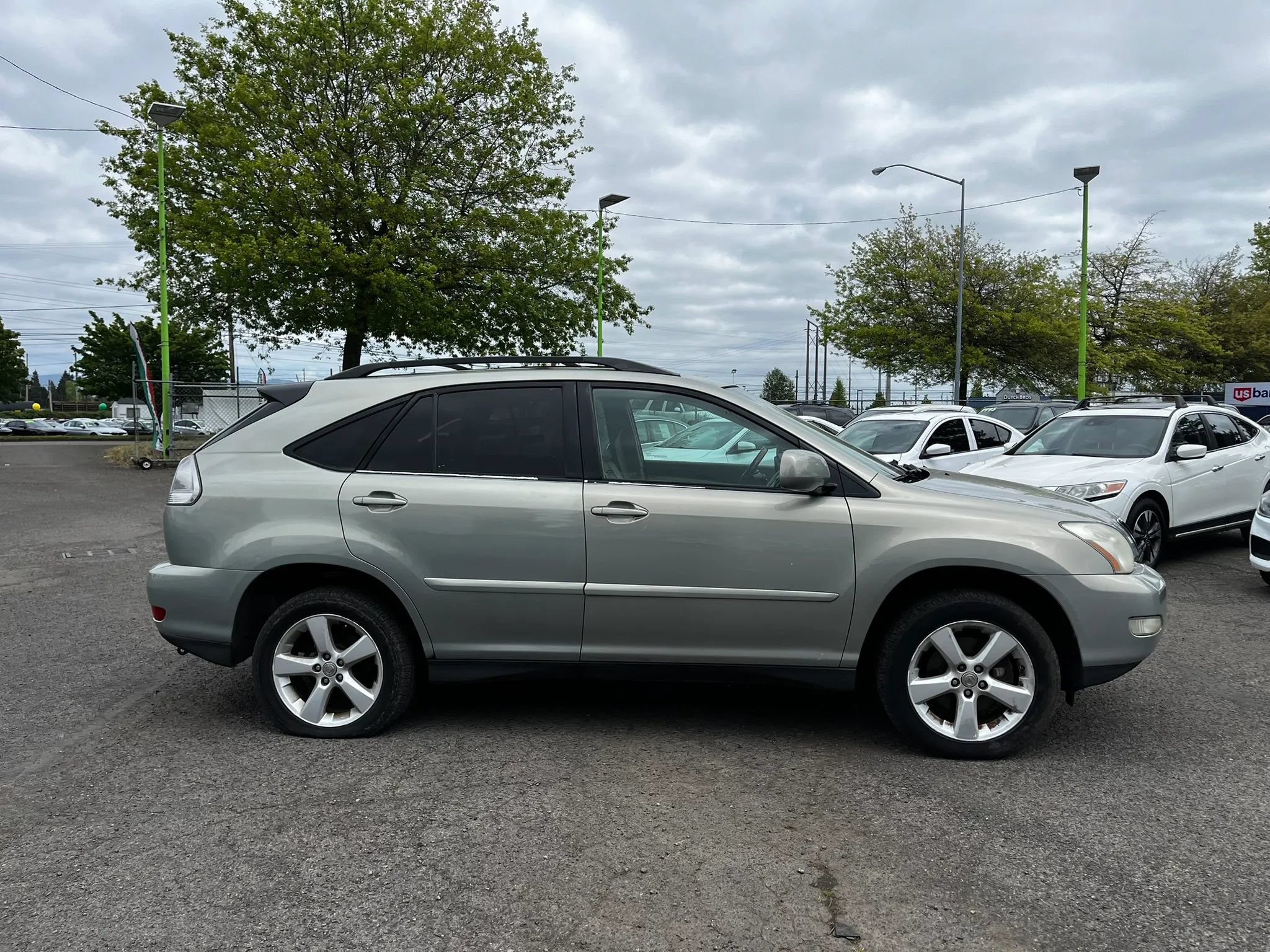 Used 2005 Lexus RX 330 w/ Premium Plus Pkg FWD image 2