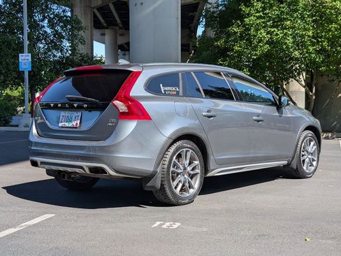 Used 2018 Volvo V60 T5 Cross Country w/ Convenience Package image 7