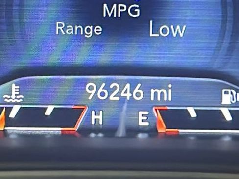 Used 2020 Jeep Cherokee Trailhawk w/ Cold Weather Group AWD/4WD image 15
